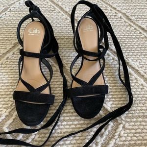 GB black heels